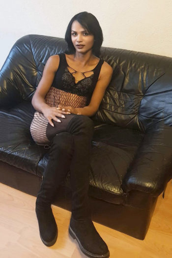 Trans Ladie Kate erfahrene VIP Escort Dame in Berlin für perfekte Sexkontakte mit Strapsen und High Heels